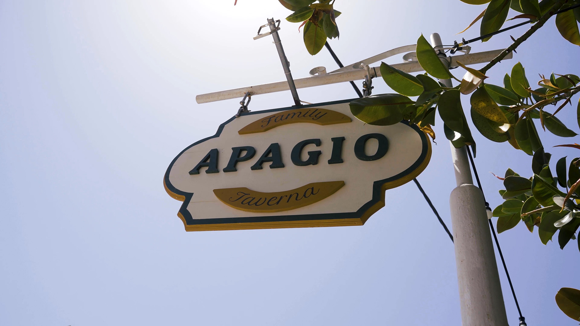 Apagio Family Taverna Poros